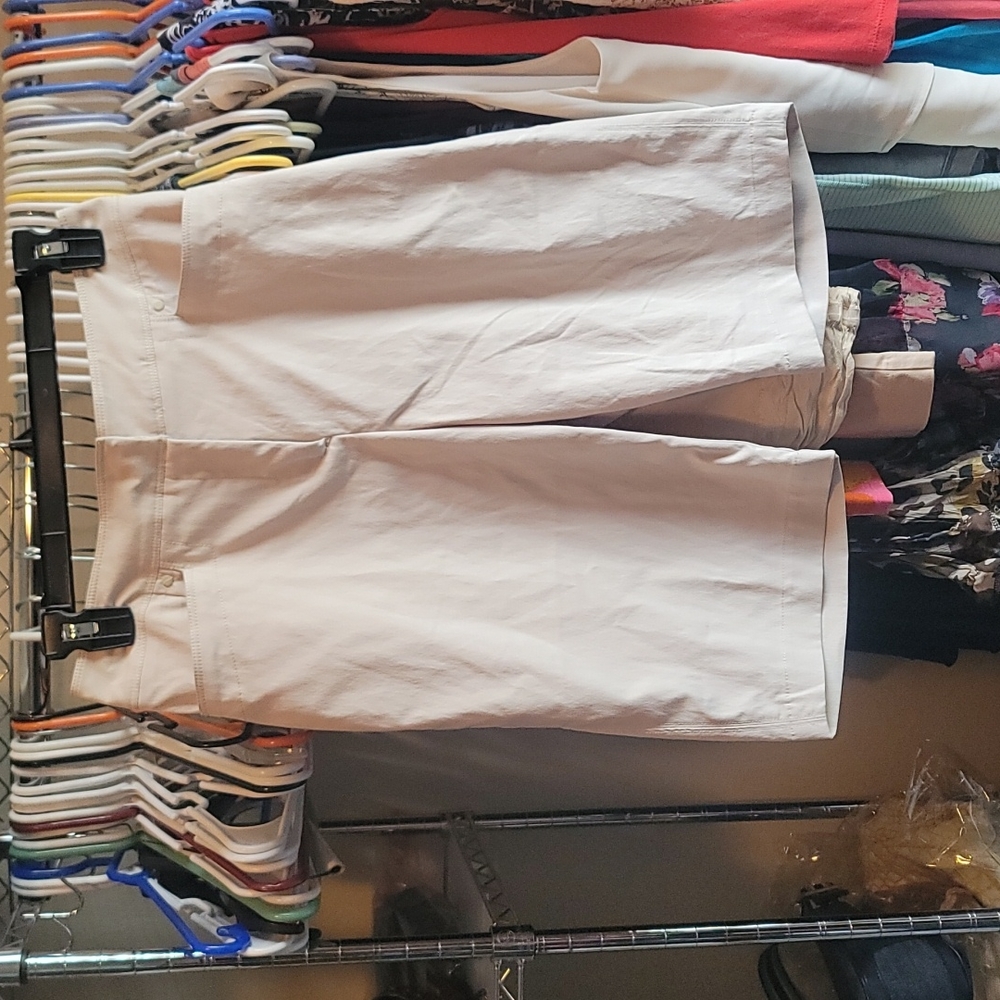 TAIL golf shorts